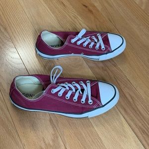 Maroon Converse size 8